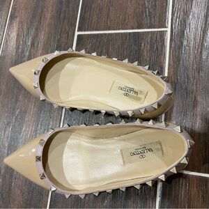 Flat shoe